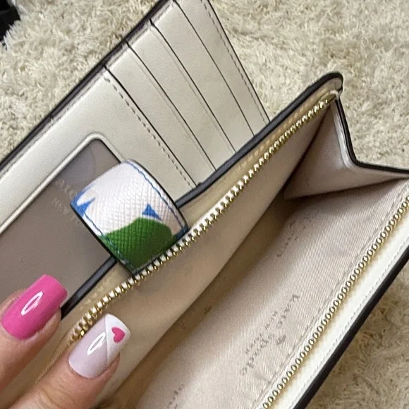 NWT Kate Spade Charming Daisy Medium Compact Blue and White Wallet - Picture 9 of 9